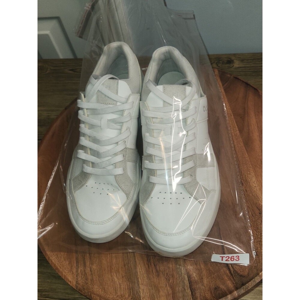 The Roger Clubhouse by On, Men's US Size 9.5, white leather sneakers - Picture 11 of 16